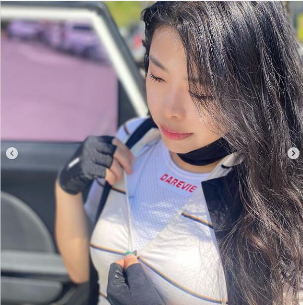 COMPRESSION CYCLING BASE LAYER